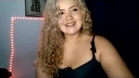 Snapshot of rei_chan26 chatting on 02-26-25, 07:09 Tania Nixx online show from 02-26-25, 07:09