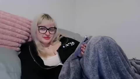 reiannmay online show from 11-19-25, 04:23