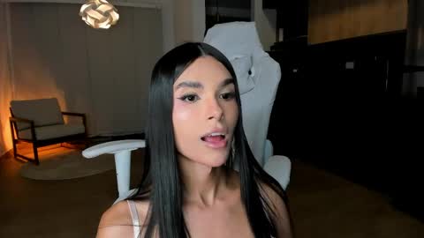 Snapshot of reichel_gray chatting on 04-25-26, 05:43 REICHEL online show from 04-25-26, 05:43