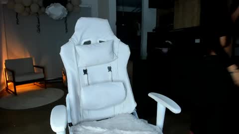 Snapshot of reichel_gray chatting on 05-31-26, 05:59 REICHEL online show from 05-31-26, 05:59