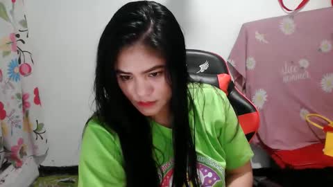 Snapshot of reign2525 chatting on 03-10-26, 12:10 reign2525 online show from 03-10-26, 12:10