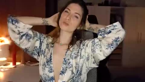 Snapshot of reileyfoxx chatting on 06-16-26, 06:49 Reiley online show from 06-16-26, 06:49
