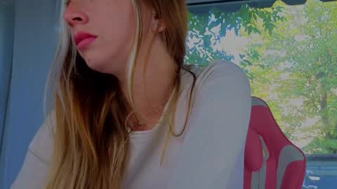 reina cummings online show from 10-05-25, 06:23