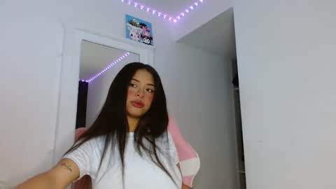 reina_reina online show from 11-30-25, 10:03