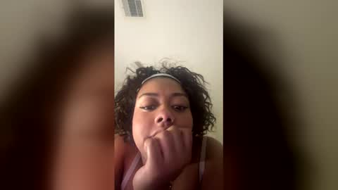 Snapshot of reinarica chatting on 04-29-26, 05:11 reinarica online show from 04-29-26, 05:11