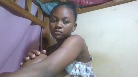 Snapshot of reinechi chatting on 05-18-26, 04:18 Reinechi online show from 05-18-26, 04:18