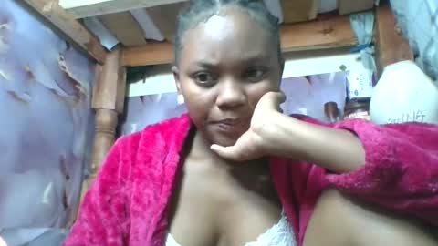 Snapshot of reinechi chatting on 06-23-26, 01:36 Reinechi online show from 06-23-26, 01:36