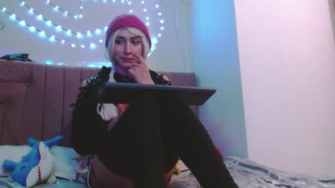 Snapshot of reiv_femboy chatting on 03-22-26, 05:33 reiv_femboy online show from 03-22-26, 05:33