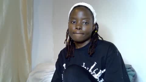 Snapshot of rem010a chatting on 10-19-25, 07:14 rem010a online show from 10-19-25, 07:14