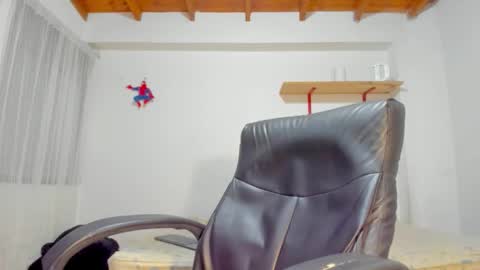 Rmy Steen online show from 11-22-25, 01:37