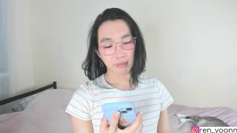 Snapshot of ren_yoonn chatting on 02-11-26, 01:10 Ren online show from 02-11-26, 01:10