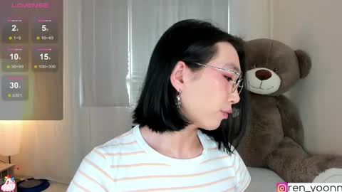 Snapshot of ren_yoonn chatting on 06-12-26, 04:28 Ren online show from 06-12-26, 04:28