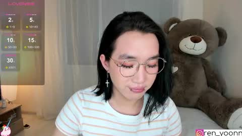 Snapshot of ren_yoonn chatting on 06-16-26, 04:37 Ren online show from 06-16-26, 04:37