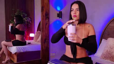Snapshot of renata_black_ chatting on 06-06-26, 10:31 Renata online show from 06-06-26, 10:31