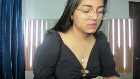 Snapshot of renata_lizcano chatting on 05-22-26, 01:50 renata online show from 05-22-26, 01:50