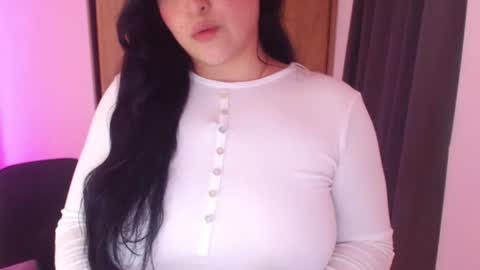 Snapshot of renata_ruiz chatting on 06-24-26, 06:12 online show from 06-24-26, 06:12