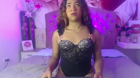 Snapshot of renata_valentina chatting on 04-28-26, 06:40 RENATA VALENTINA online show from 04-28-26, 06:40