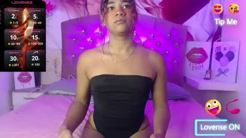 Snapshot of renata_valentina chatting on 05-11-26, 12:00 RENATA VALENTINA online show from 05-11-26, 12:00