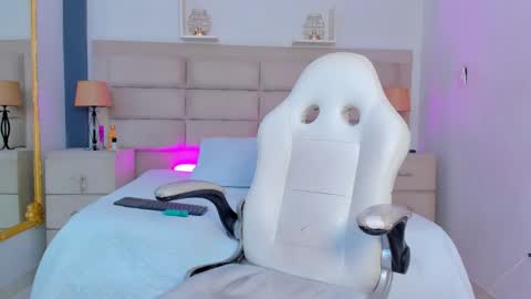 Snapshot of renatamason chatting on 12-04-25, 02:26 Renata online show from 12-04-25, 02:26