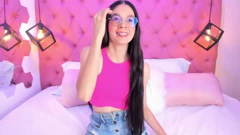 Snapshot of renataoviedo chatting on 04-21-26, 11:40 Renata Oviedo online show from 04-21-26, 11:40