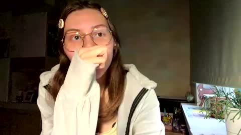 Mia online show from 04-21-26, 02:45