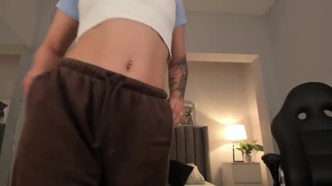 Snapshot of renee_shelby_ chatting on 02-21-25, 12:05 Renee Shelby online show from 02-21-25, 12:05