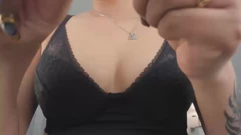 Snapshot of renee_shelby_ chatting on 09-10-25, 08:09 Renee Shelby online show from 09-10-25, 08:09