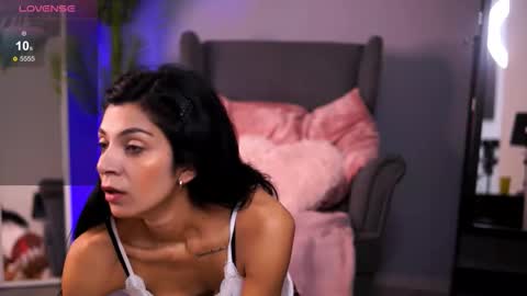 Rena online show from 10-28-25, 05:00