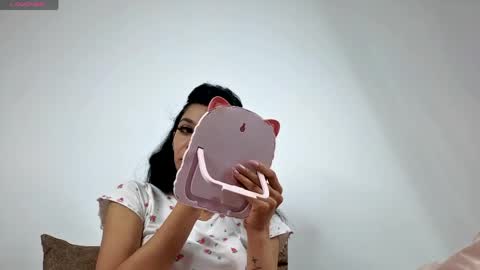 Snapshot of reneevoss chatting on 05-06-26, 03:13 Rena online show from 05-06-26, 03:13