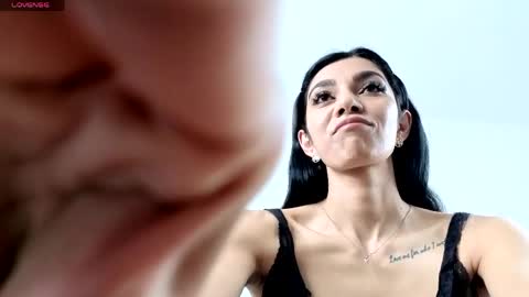 Snapshot of reneevoss chatting on 05-12-26, 05:04 Rena online show from 05-12-26, 05:04