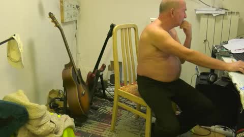 Snapshot of renefr chatting on 11-24-25, 07:19 renefr online show from 11-24-25, 07:19