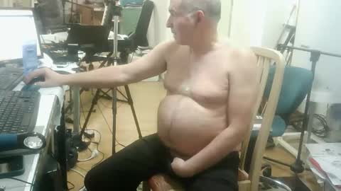 Snapshot of renefr chatting on 12-15-25, 10:36 renefr online show from 12-15-25, 10:36