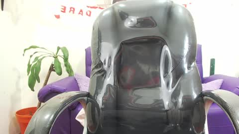 Snapshot of rennesanti chatting on 12-04-24, 04:43 R E N E online show from 12-04-24, 04:43