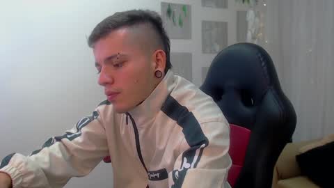 Snapshot of rennesanti chatting on 12-23-24, 03:29 R E N E online show from 12-23-24, 03:29