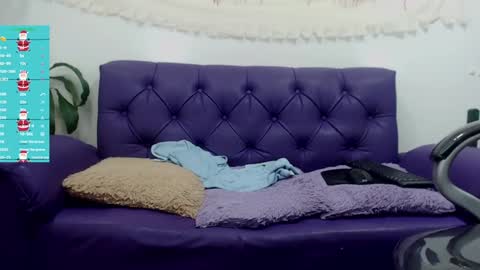 Snapshot of rennesanti chatting on 12-28-24, 10:25 R E N E online show from 12-28-24, 10:25