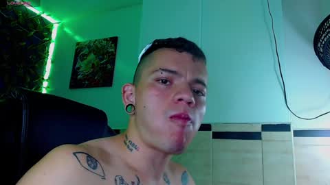 Snapshot of rennesanti chatting on 01-12-25, 12:33 R E N E online show from 01-12-25, 12:33