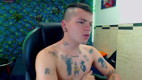 Snapshot of rennesanti chatting on 01-15-25, 03:54 R E N E online show from 01-15-25, 03:54