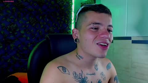 Snapshot of rennesanti chatting on 01-15-25, 07:05 R E N E online show from 01-15-25, 07:05