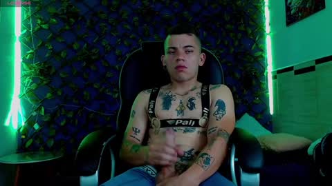 Snapshot of rennesanti chatting on 01-23-25, 05:35 R E N E online show from 01-23-25, 05:35