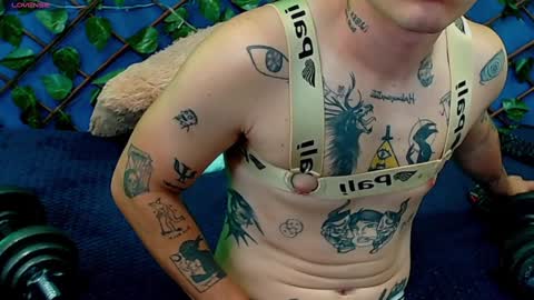 Snapshot of rennesanti chatting on 01-23-25, 11:37 R E N E online show from 01-23-25, 11:37