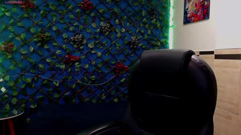 Snapshot of rennesanti chatting on 02-05-25, 04:16 R E N E online show from 02-05-25, 04:16