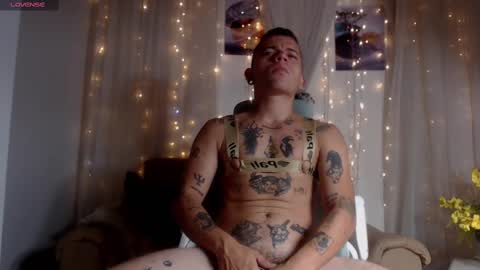 Snapshot of rennesanti chatting on 02-15-25, 02:44 R E N E online show from 02-15-25, 02:44