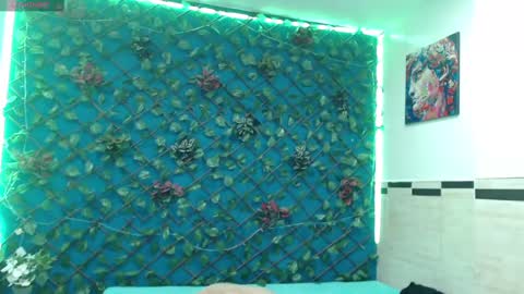 Snapshot of rennesanti chatting on 03-06-25, 06:48 R E N E online show from 03-06-25, 06:48