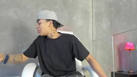 Snapshot of renzo_dogan chatting on 12-04-25, 02:54 Ren online show from 12-04-25, 02:54