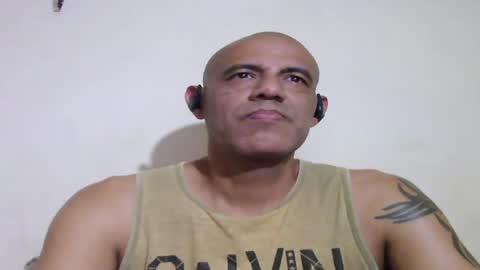 Snapshot of retlam37 chatting on 05-08-26, 05:35 Walter online show from 05-08-26, 05:35