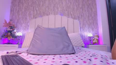 Snapshot of reven_lilith chatting on 12-19-25, 03:24 REVEN online show from 12-19-25, 03:24