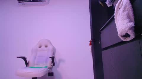 Snapshot of reven_lilith chatting on 01-12-26, 03:01 REVEN online show from 01-12-26, 03:01