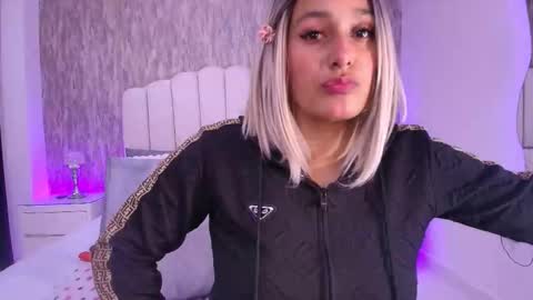 Snapshot of reven_lilith chatting on 03-17-26, 03:11 REVEN online show from 03-17-26, 03:11