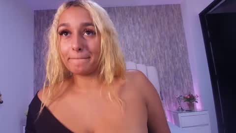Snapshot of reven_lilith chatting on 05-29-26, 03:15 REVEN online show from 05-29-26, 03:15