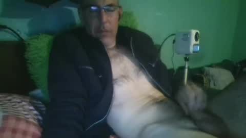 Snapshot of reyes_albert2006 chatting on 04-19-26, 06:10 reyes_albert2006 online show from 04-19-26, 06:10